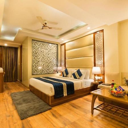 Del Fox Hotel, Delhi Airport Нью-Дели Экстерьер фото