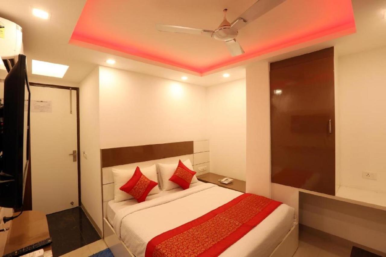 Del Fox Hotel, Delhi Airport Нью-Дели Экстерьер фото