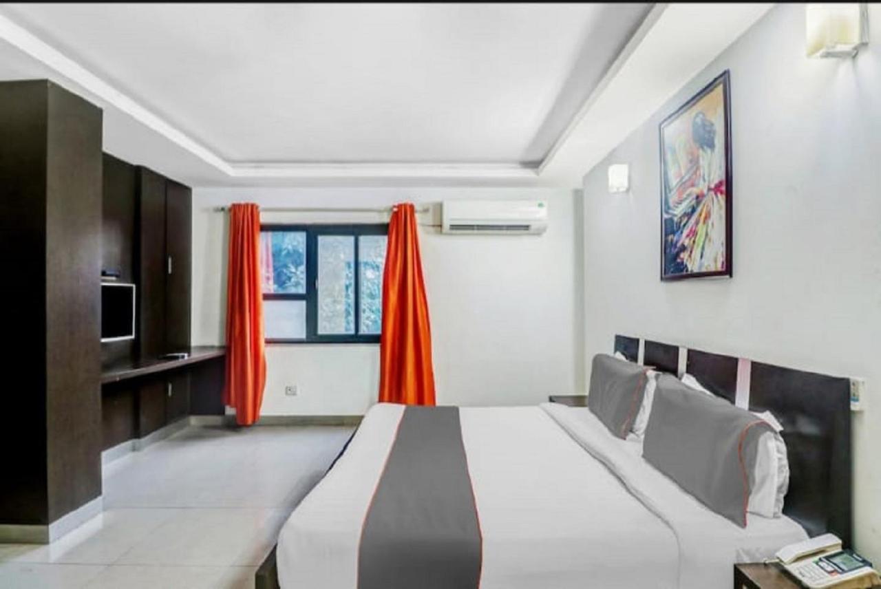 Del Fox Hotel, Delhi Airport Нью-Дели Экстерьер фото