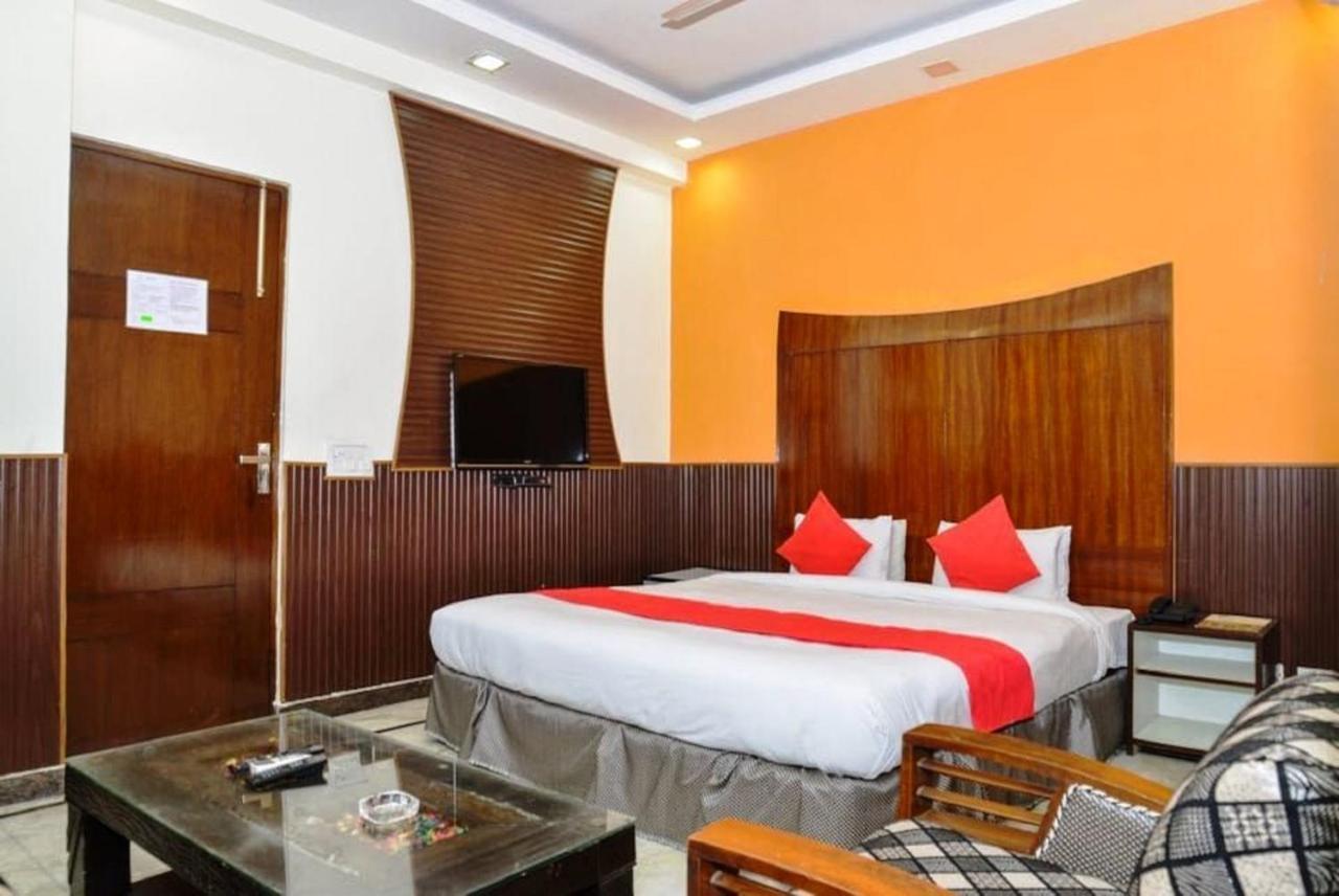 Del Fox Hotel, Delhi Airport Нью-Дели Экстерьер фото