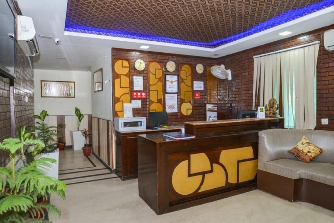 Del Fox Hotel, Delhi Airport Нью-Дели Экстерьер фото