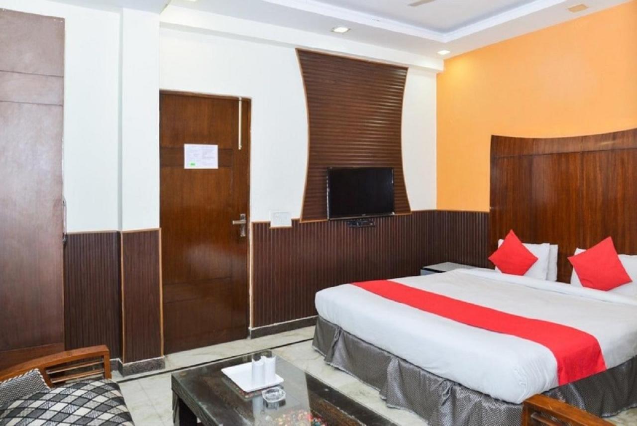 Del Fox Hotel, Delhi Airport Нью-Дели Экстерьер фото