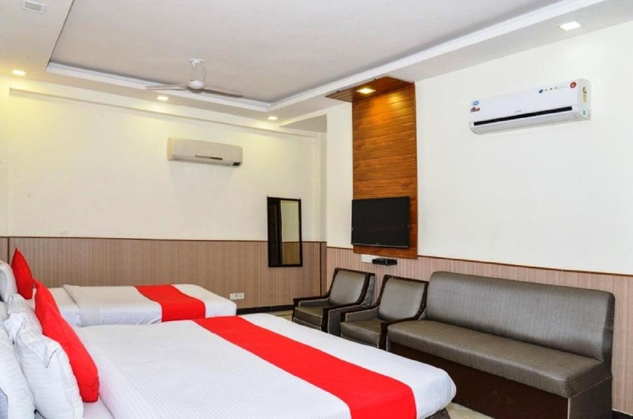 Del Fox Hotel, Delhi Airport Нью-Дели Экстерьер фото